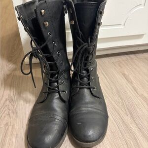 Stylish Black Lace-Up Women's Boots